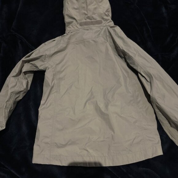 North face rain jacket size 7/8 youth - Picture 3 of 3